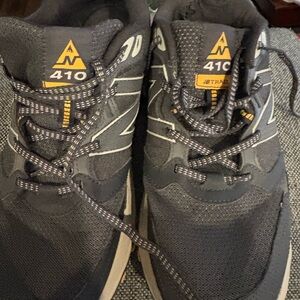 Sturdy and Versatile New Balance MT410LG7 Trail Shoes - Black and Gray